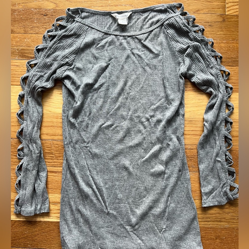 Aeropostale Juniors Gray Long Sleeved Shirt Crisscross Pattern on Sleeves